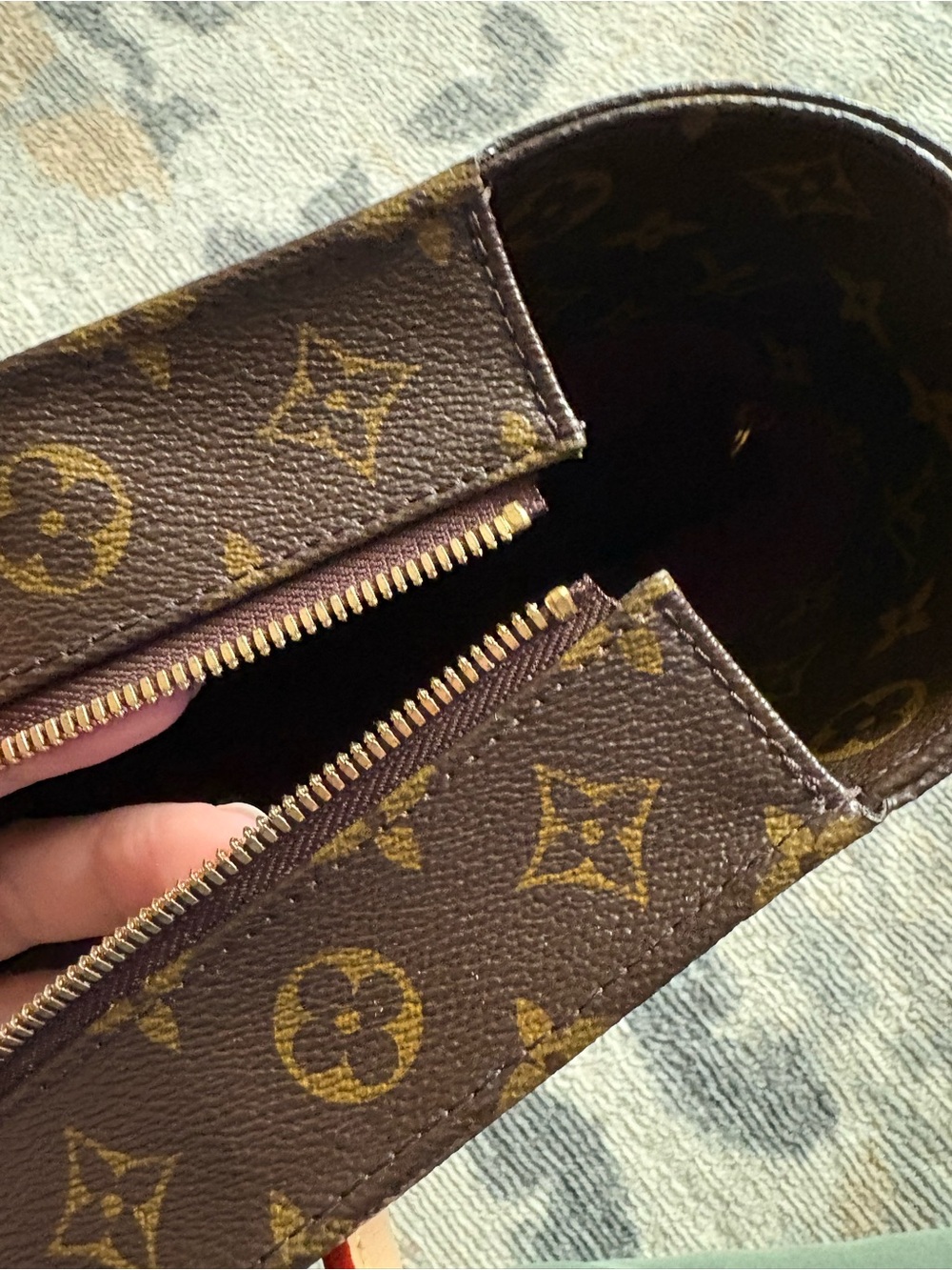 Louis Vuitton Monogram Tote with Natural Vachetta Handles - Picture 13 of 15